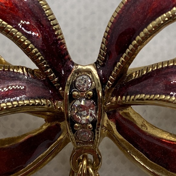 Monet Gold Tone Red Bow Dangling Heart Brooch/ Pin 2007 - Picture 5 of 7